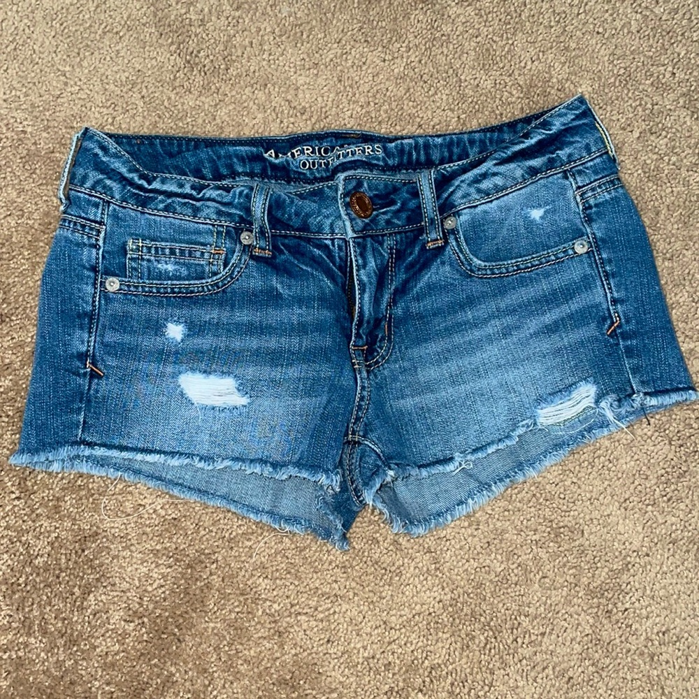 American Eagle low rise jean shorts. Size 4.